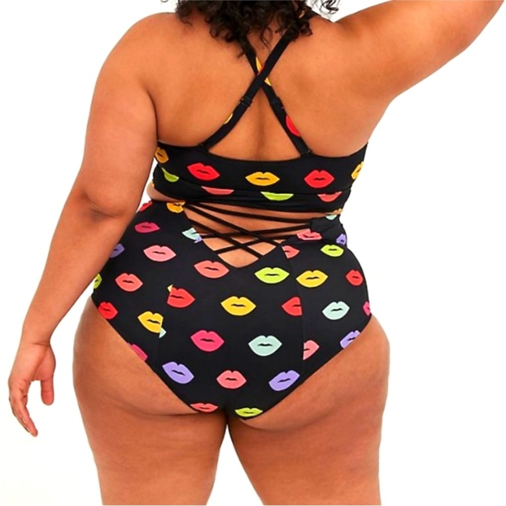 TORRID SWIM bikini set HIGH WAIST LIPS KISS PRINT 1x 2x - Picture 2 of 3